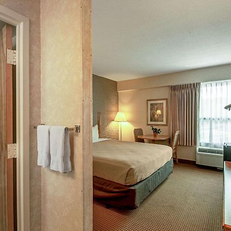 Econo Lodge Metro Arlington Luaran gambar