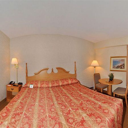 Econo Lodge Metro Arlington Luaran gambar