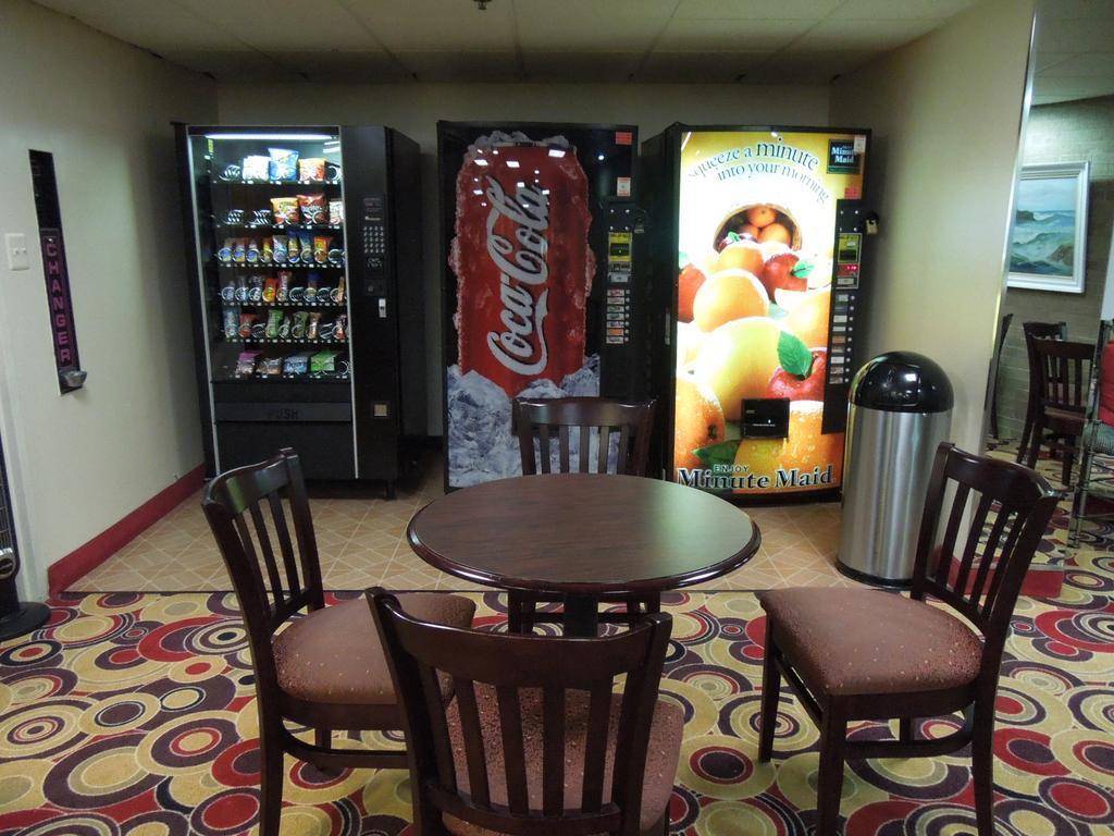 Econo Lodge Metro Arlington Luaran gambar