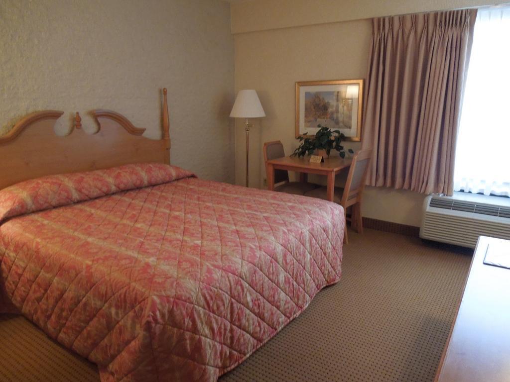 Econo Lodge Metro Arlington Luaran gambar