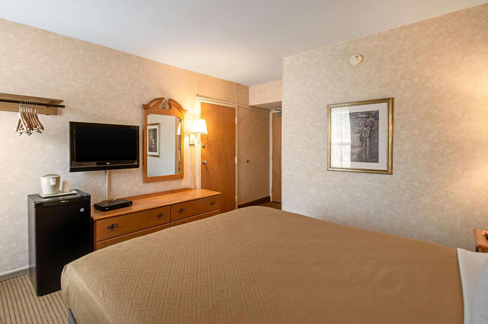 Econo Lodge Metro Arlington Luaran gambar