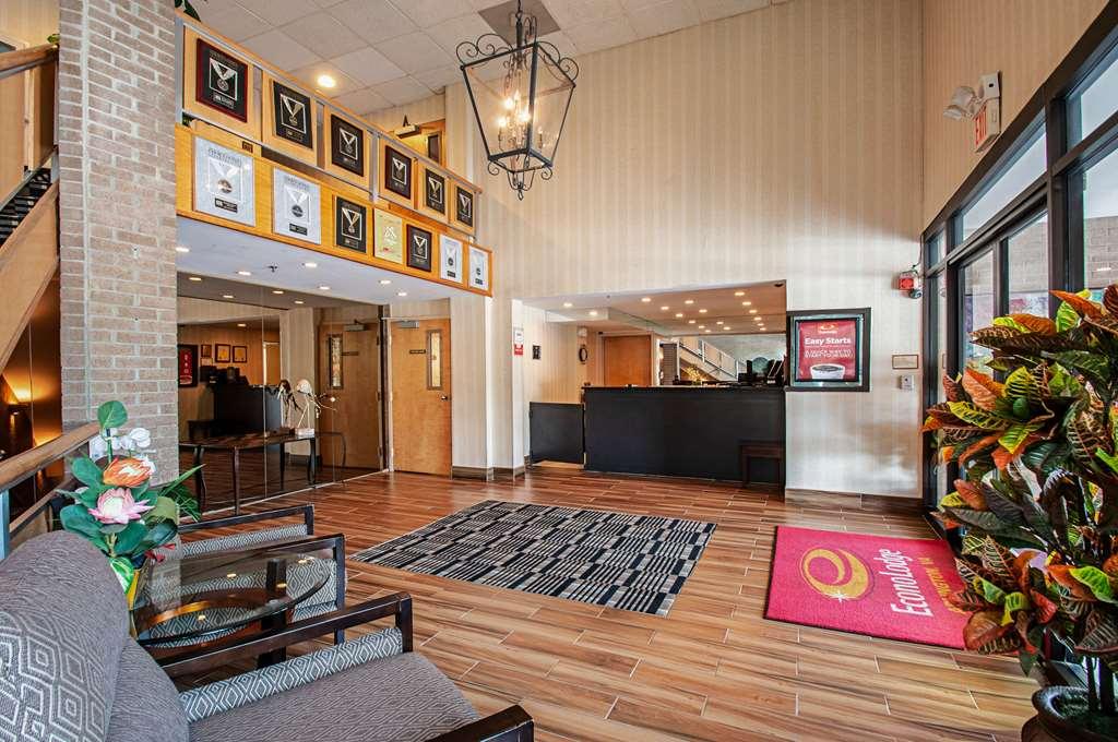 Econo Lodge Metro Arlington Dalaman gambar